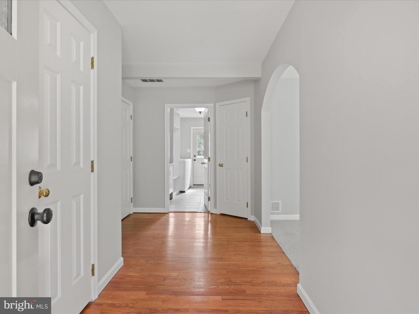7533 Hollindale photo 9