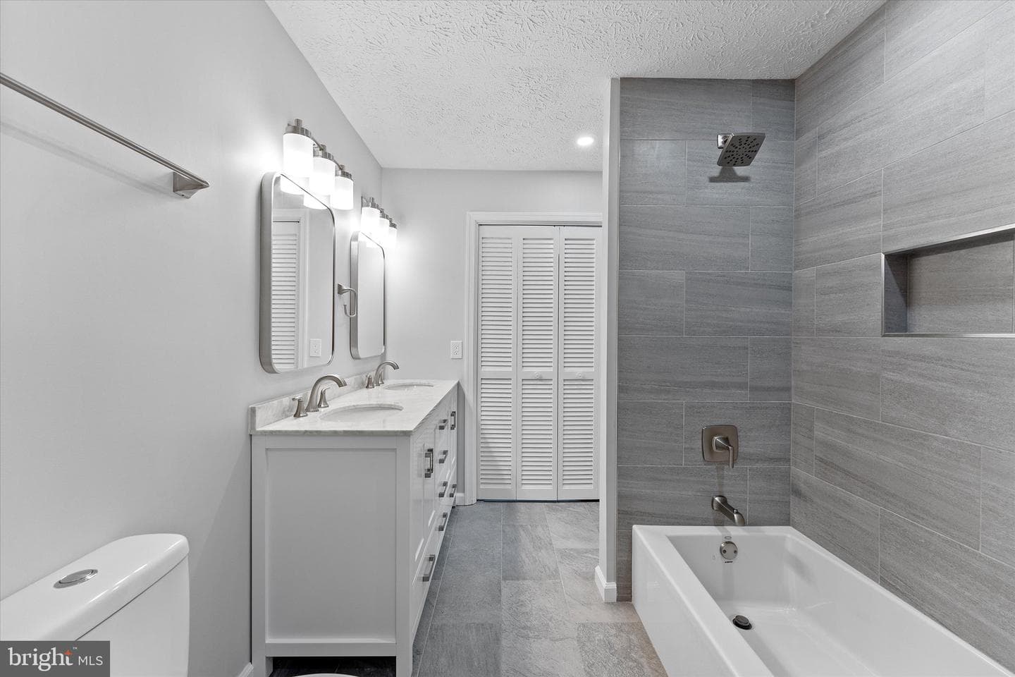 2245 Hunters Run Drive photo 5