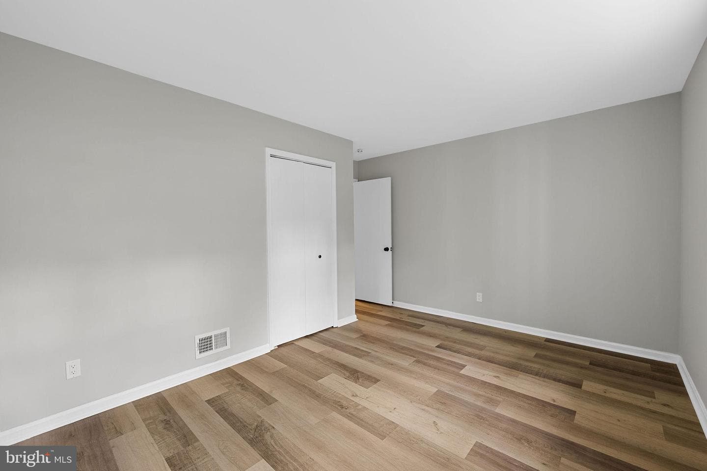 8614 Gateshead Road photo 42