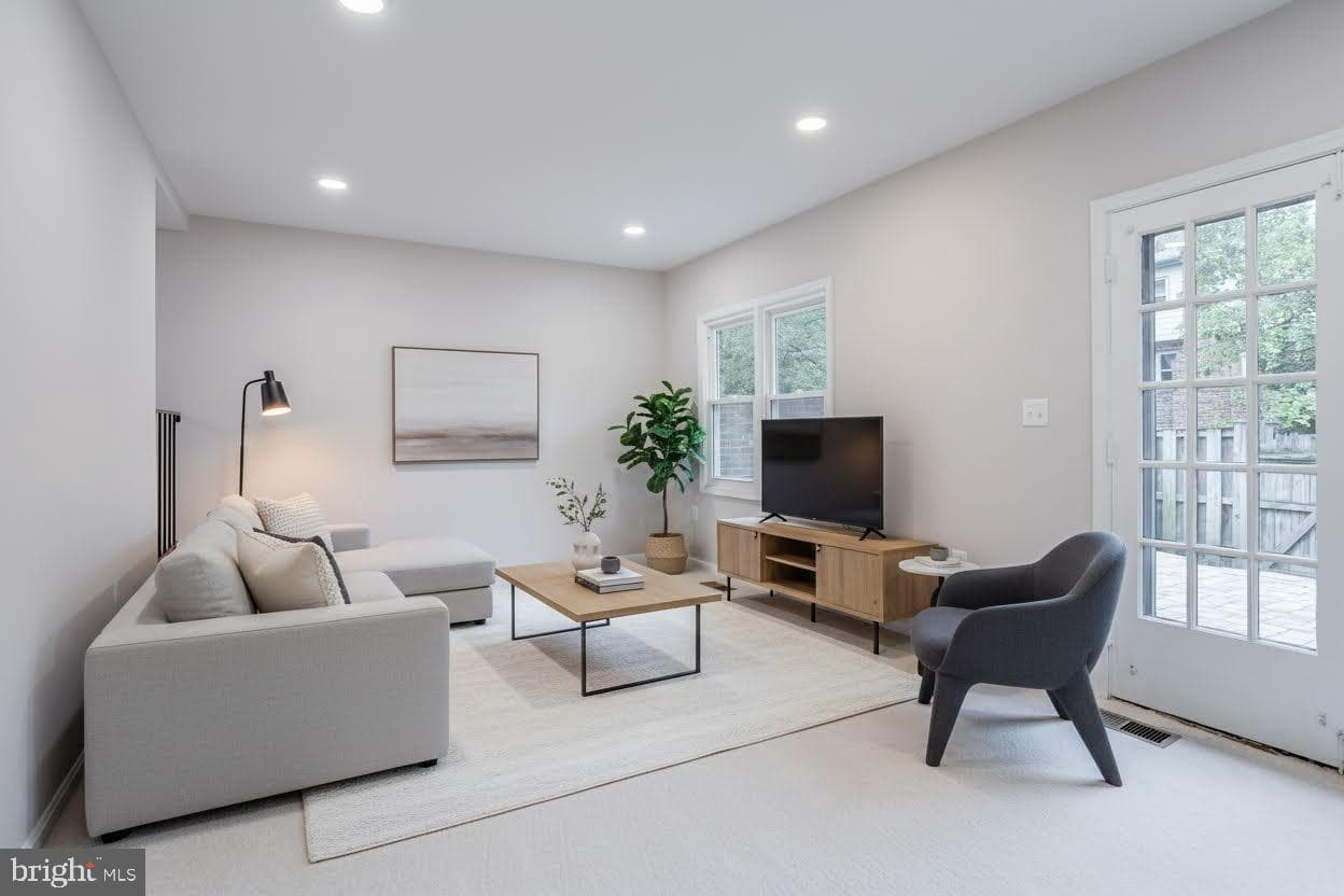 4548 Garbo Court photo 4