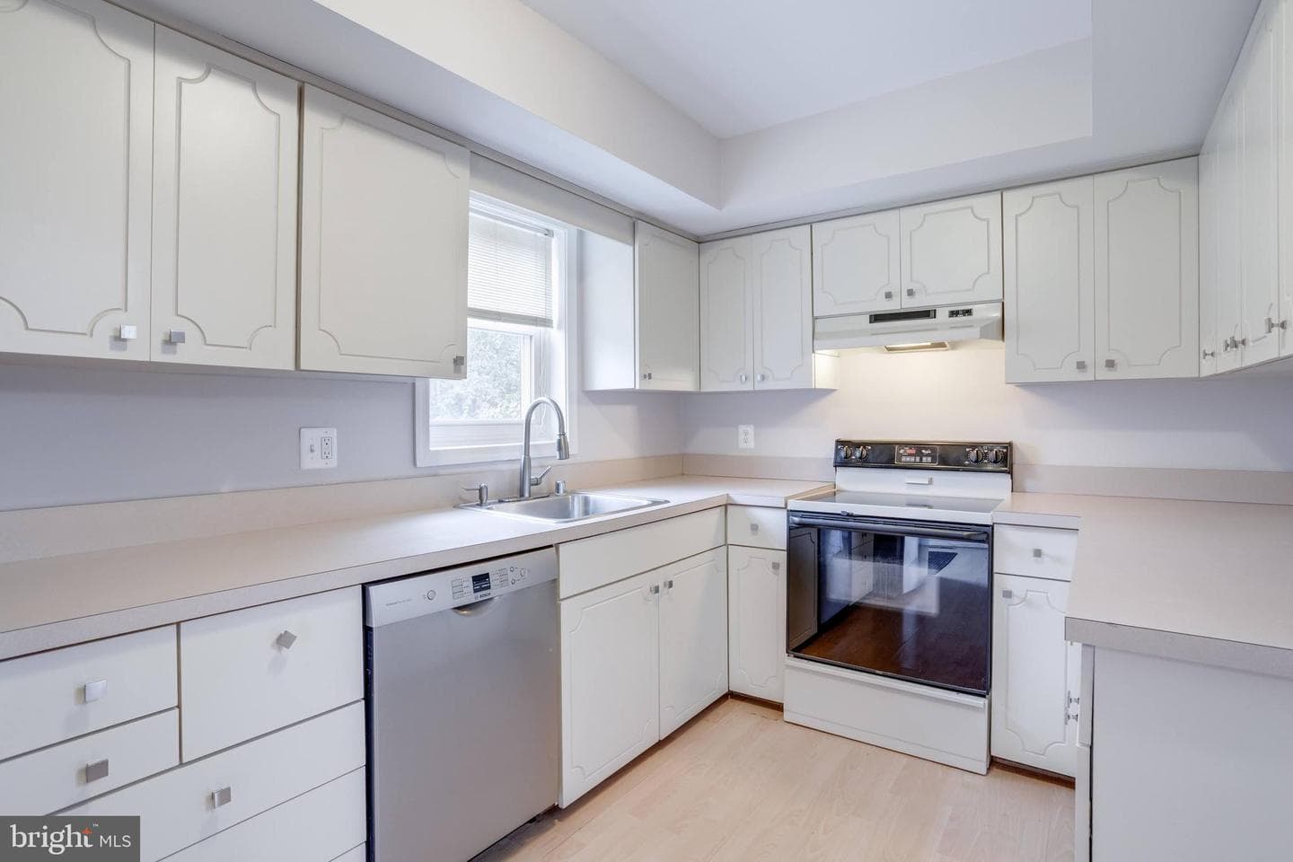 4548 Garbo Court photo 9