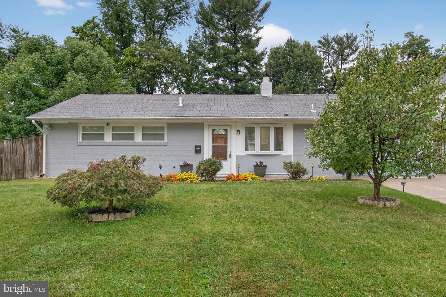 5400 Montgomery Street photo 1