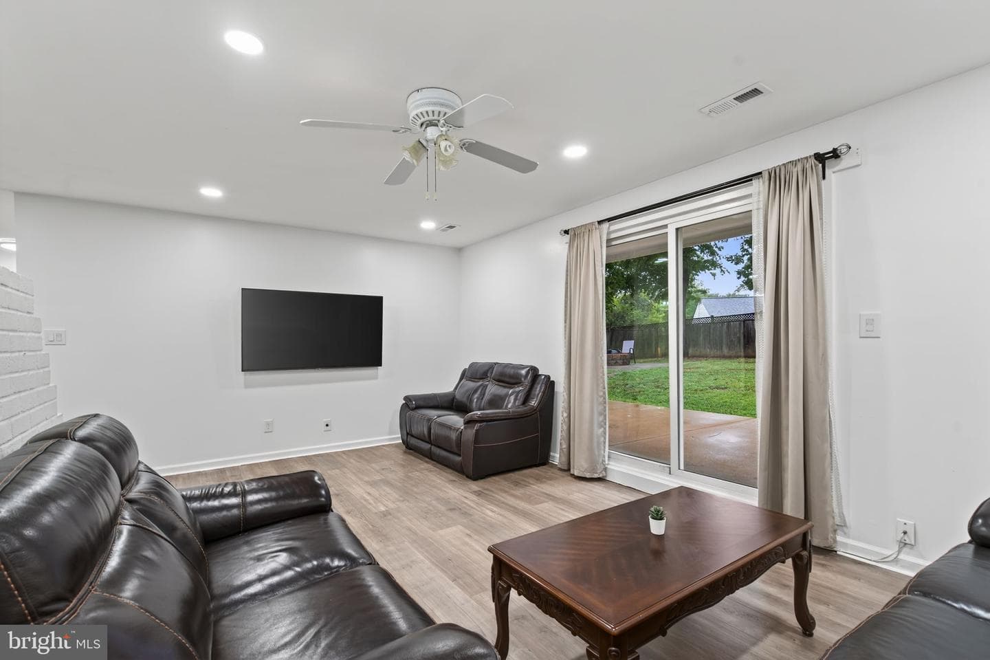 5400 Montgomery Street photo 23