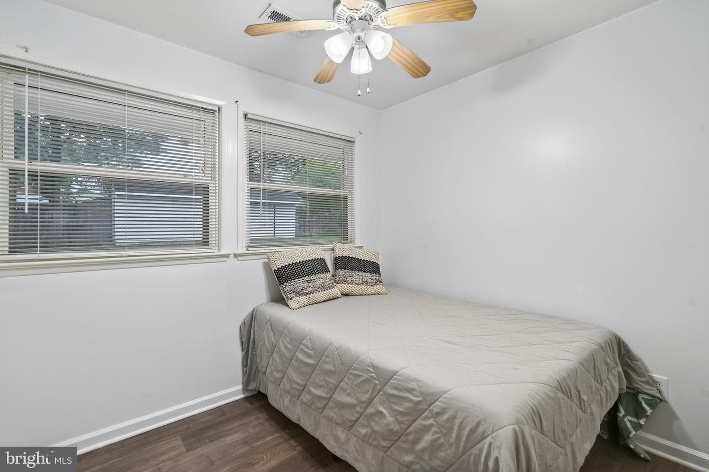 5400 Montgomery Street photo 30
