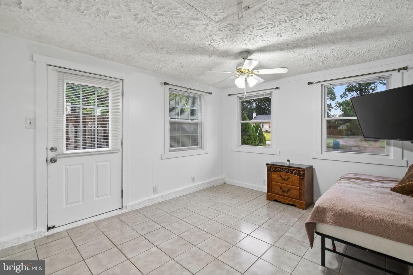 5400 Montgomery Street photo 37