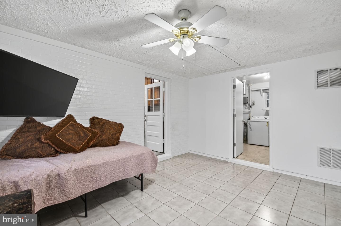 5400 Montgomery Street photo 39