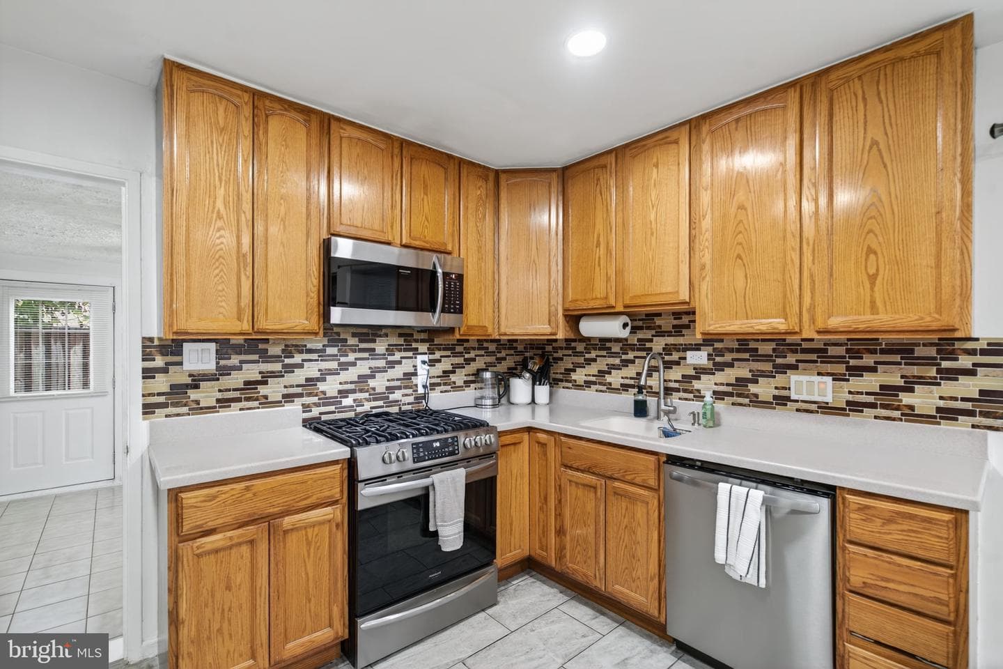 5400 Montgomery Street photo 7
