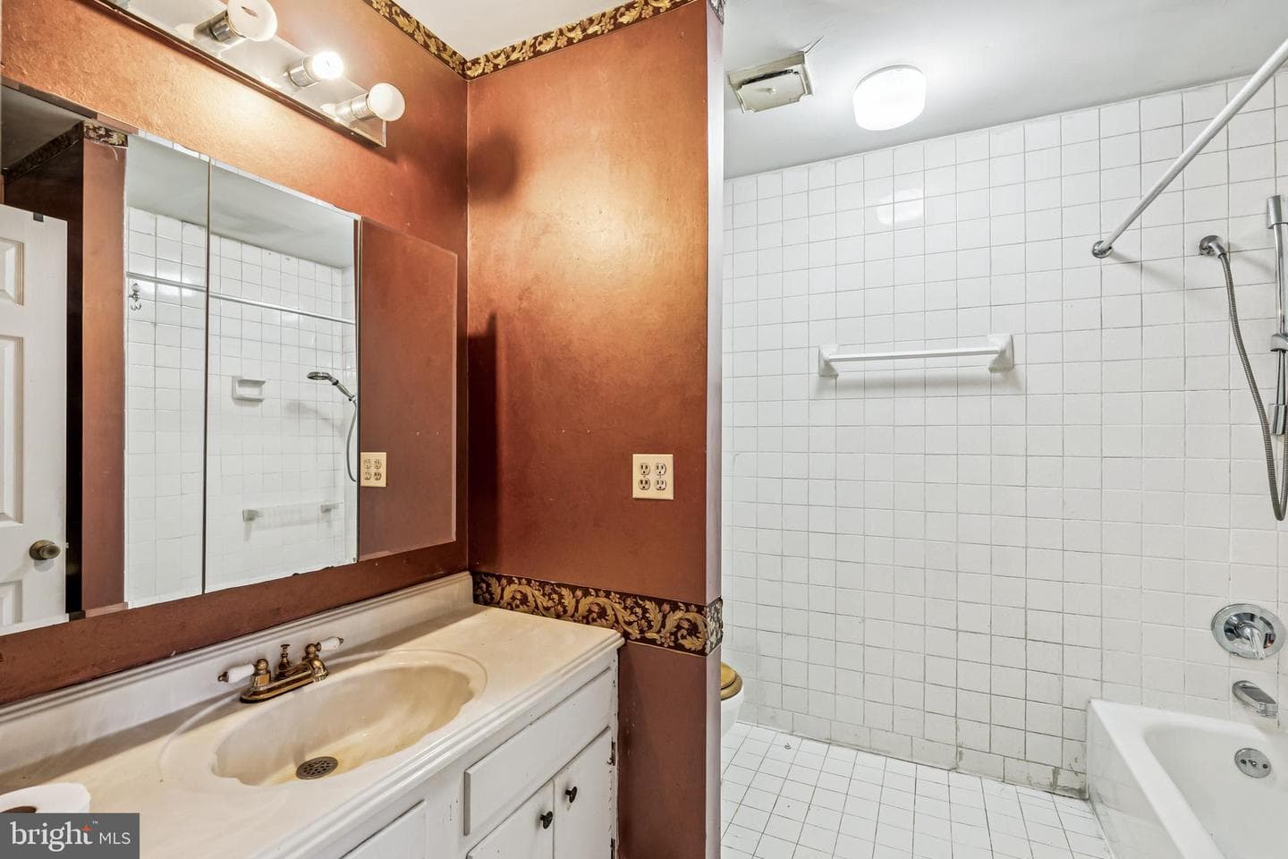 2146 Woodford Road photo 16