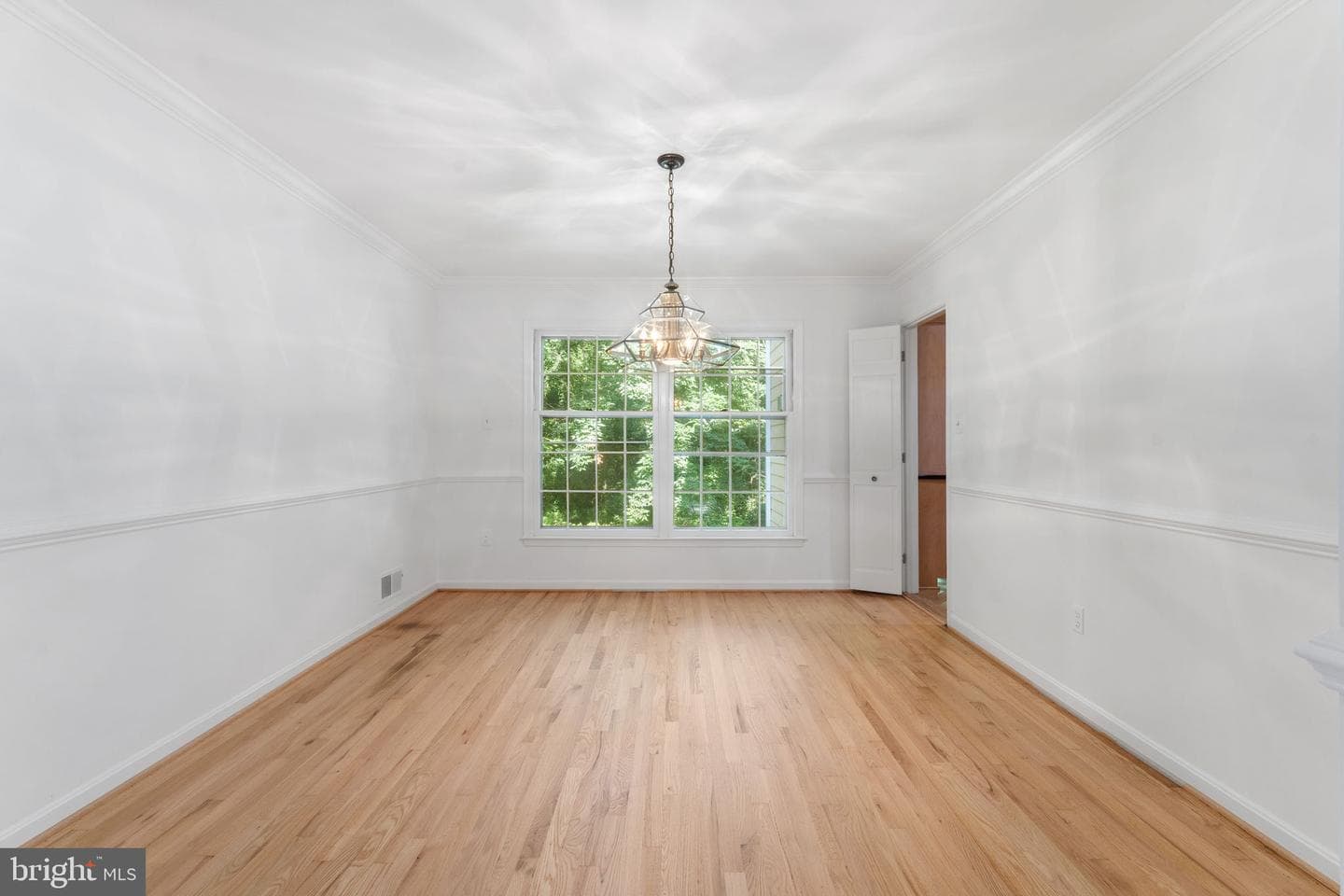 1560 Forest Villa Lane photo 12