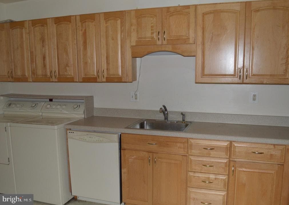 9715 Kings Crown Court #202 photo 5