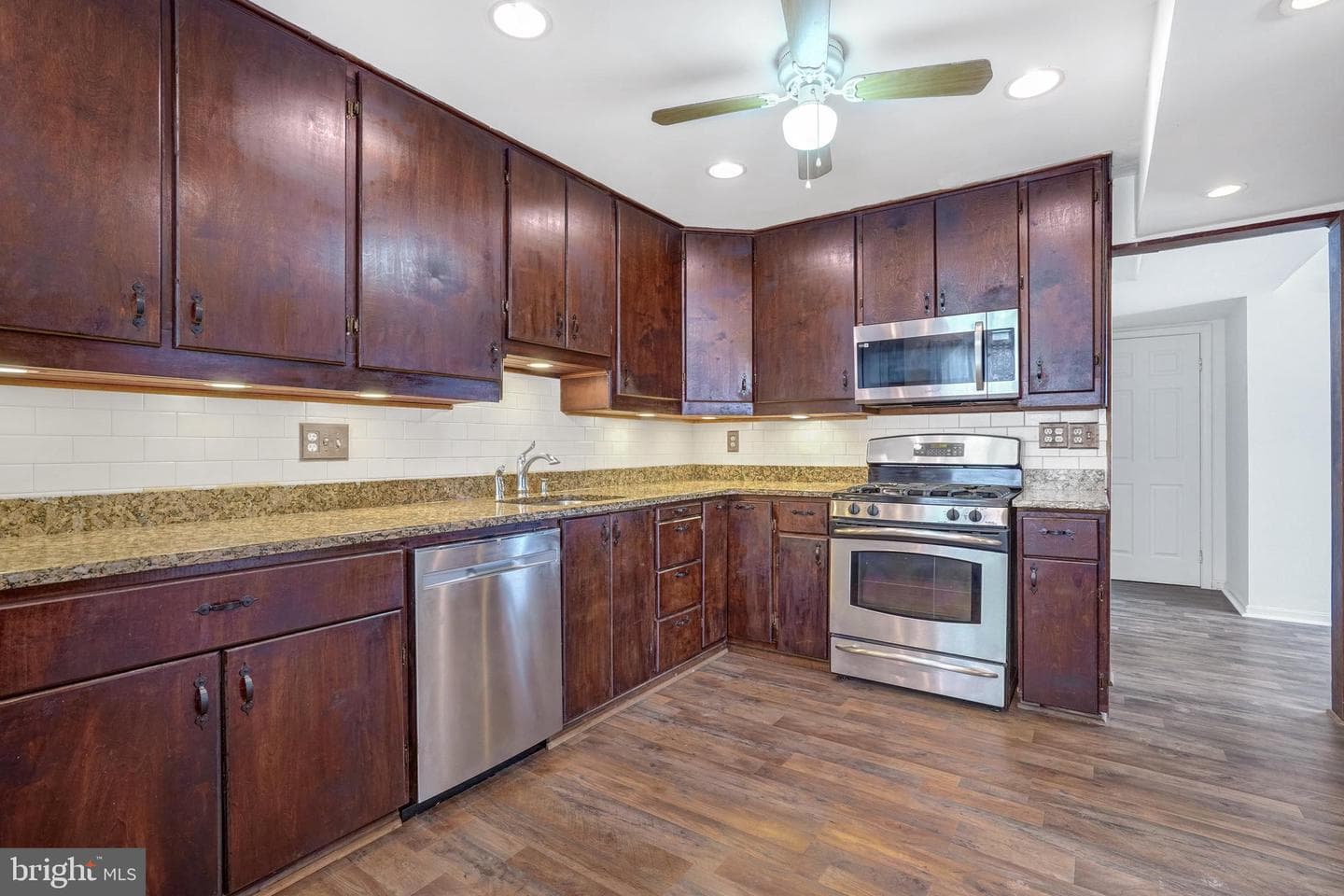 6710 Red Jacket Road photo 16