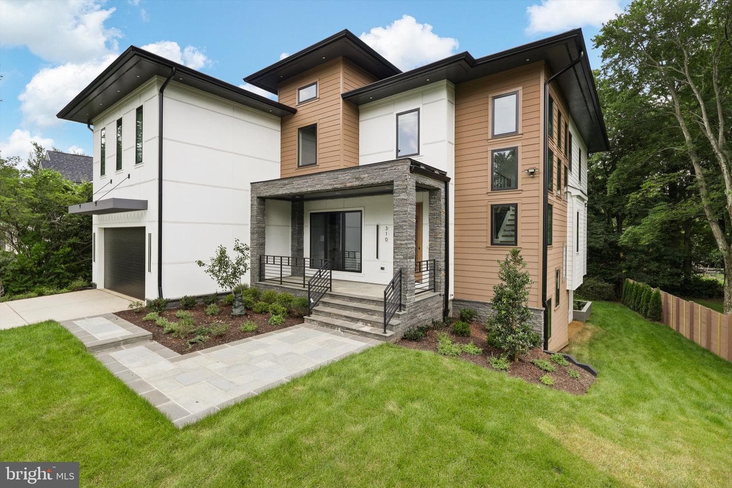 310 Johnson Street SW photo 2
