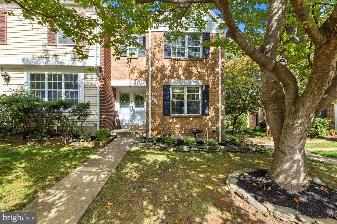 5715 Lawsons Hill Court photo 1