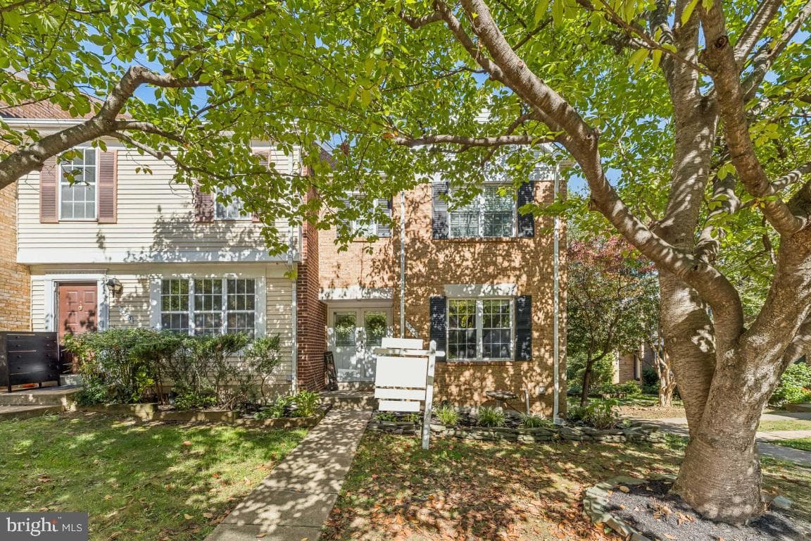 5715 Lawsons Hill Court photo 2