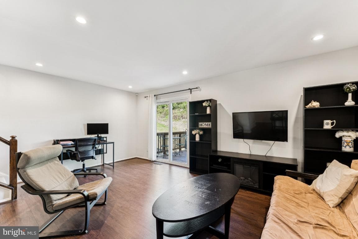 5715 Lawsons Hill Court photo 9
