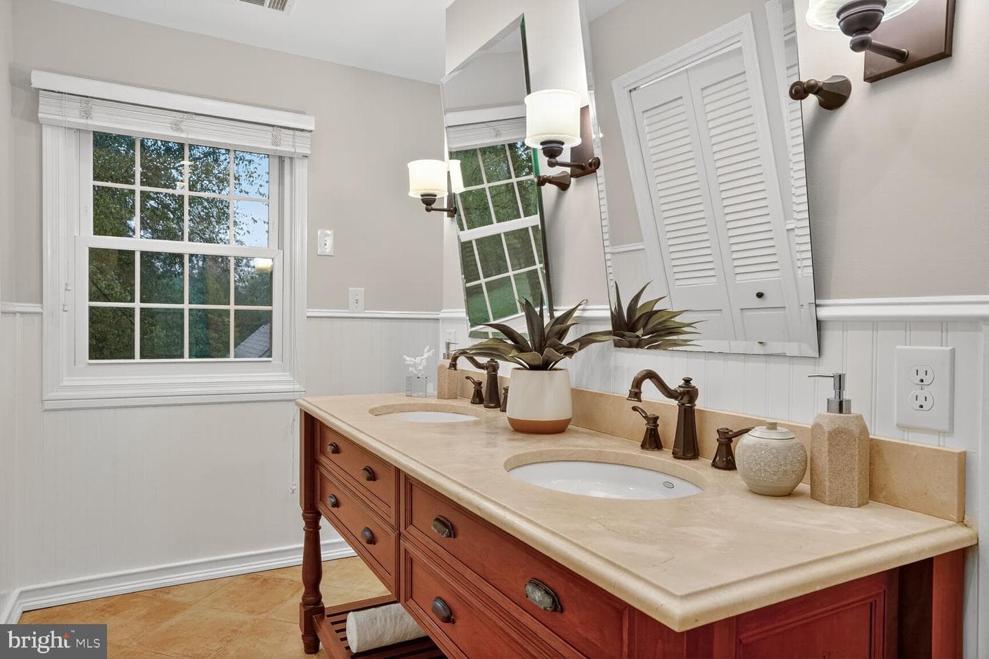 1011 Harriman Street photo 43