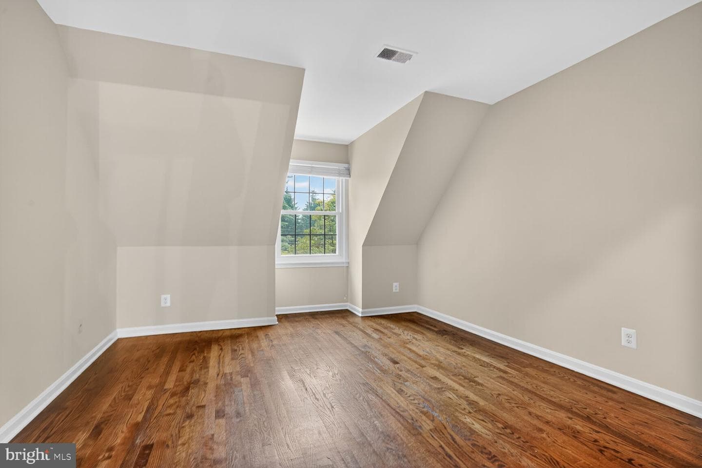 1011 Harriman Street photo 50