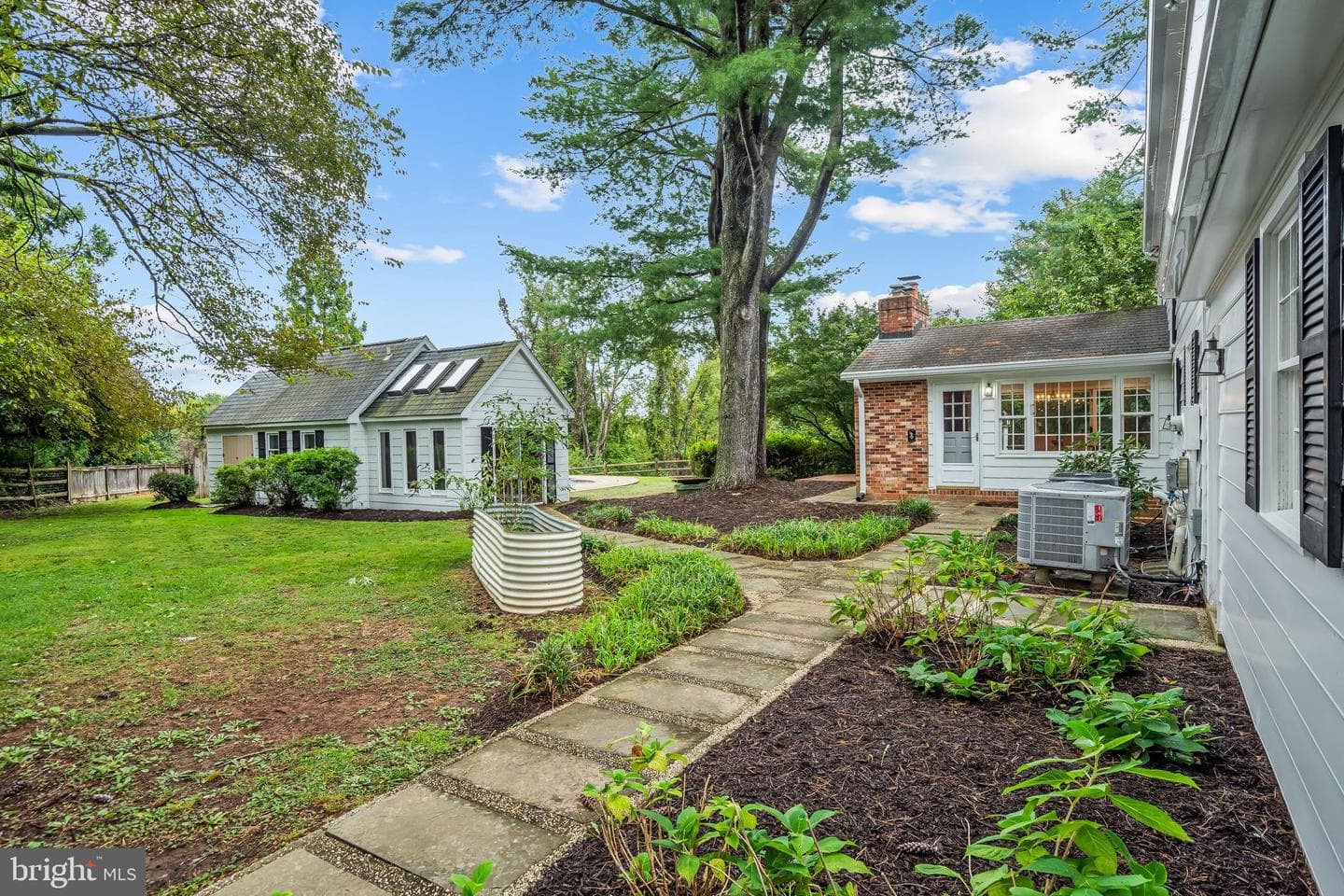 1011 Harriman Street photo 67