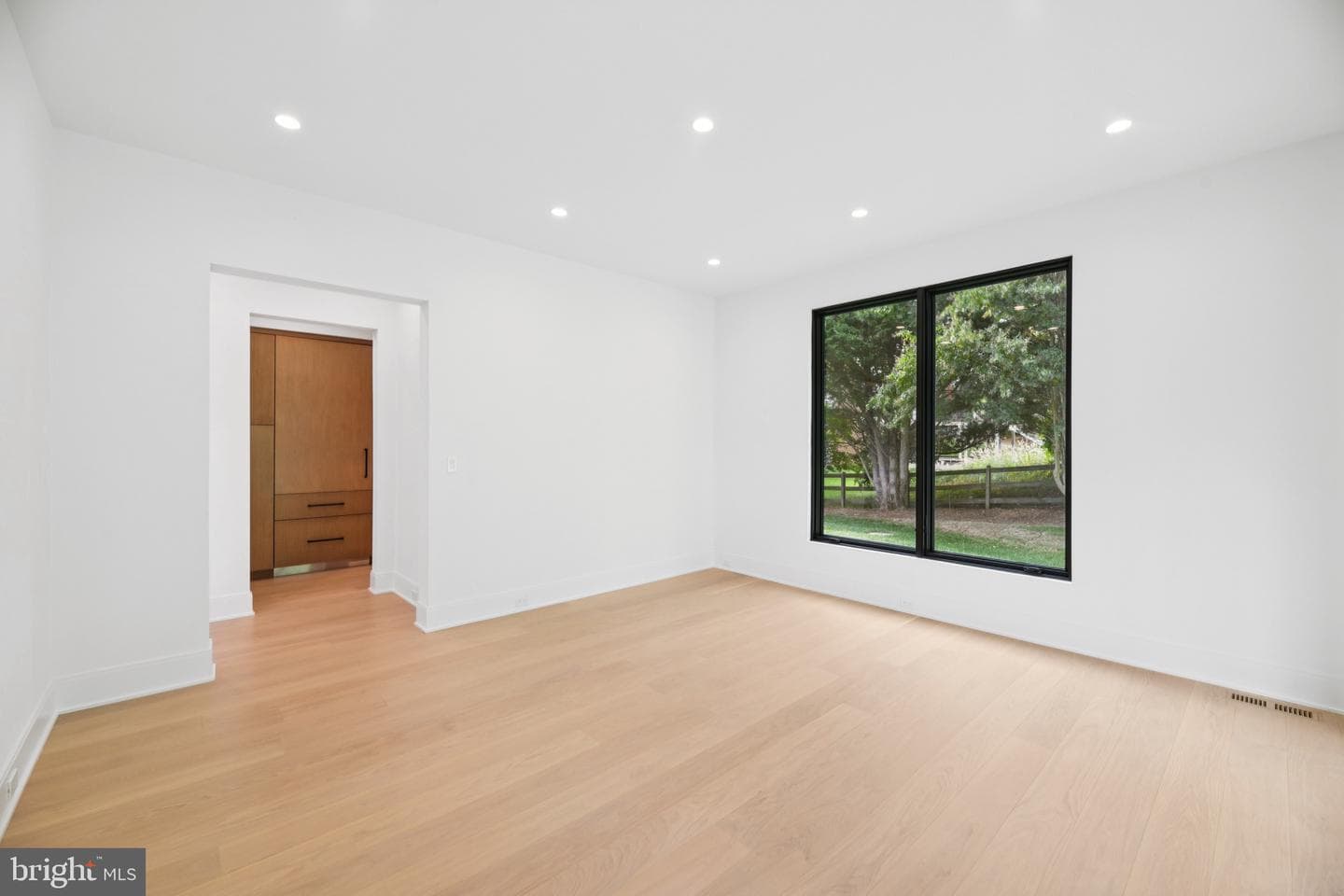 1039 Harriman Street photo 38