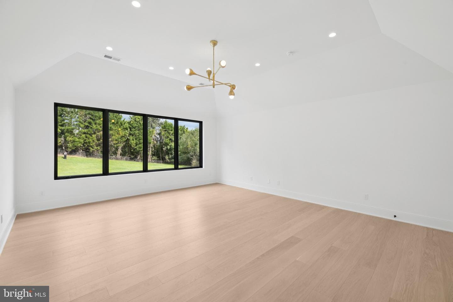 1039 Harriman Street photo 50