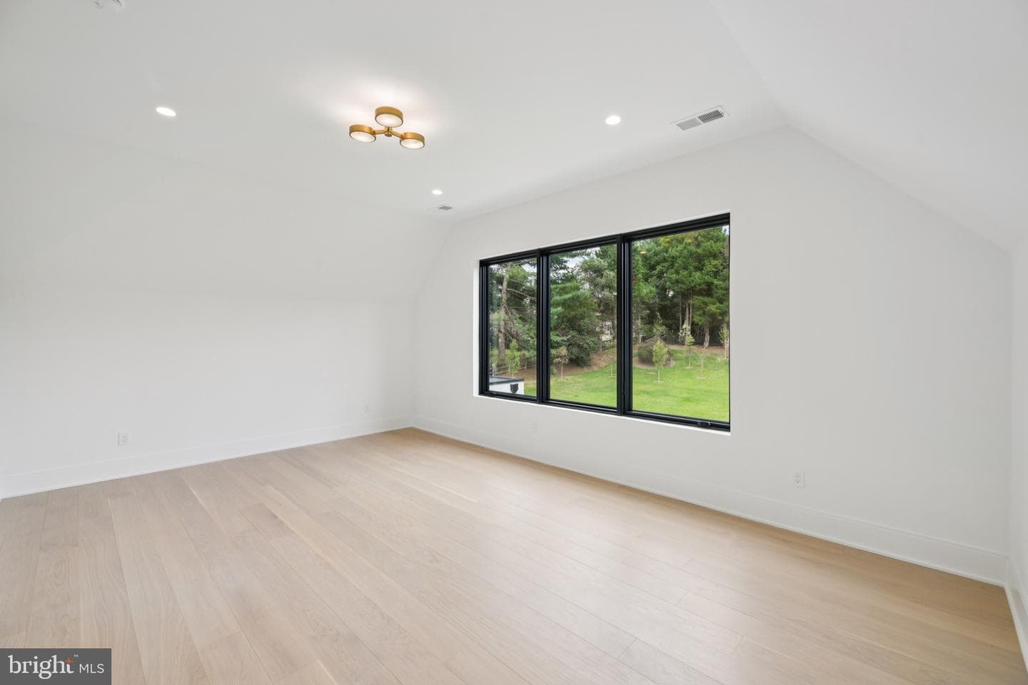 1039 Harriman Street photo 57