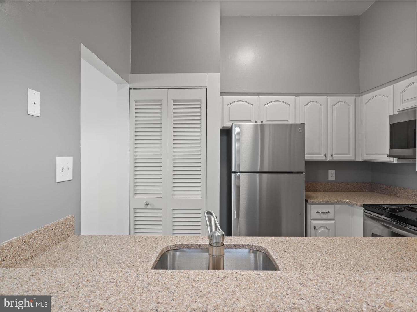 7598 Lakeside Village Drive photo 11