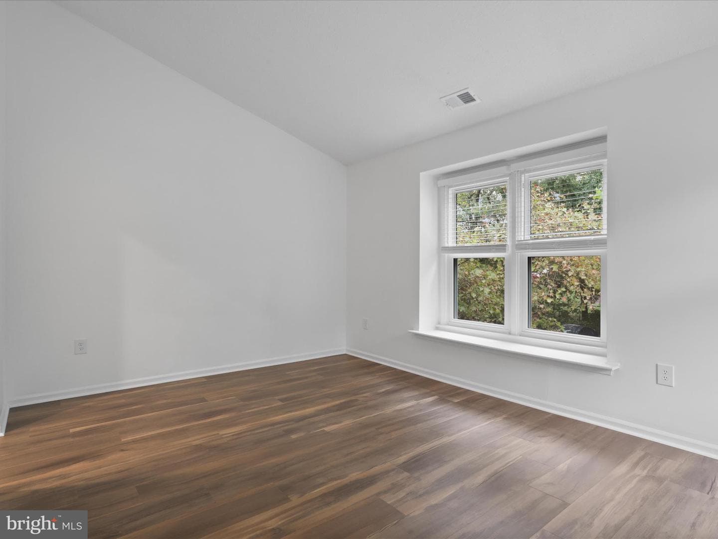 7598 Lakeside Village Drive photo 14