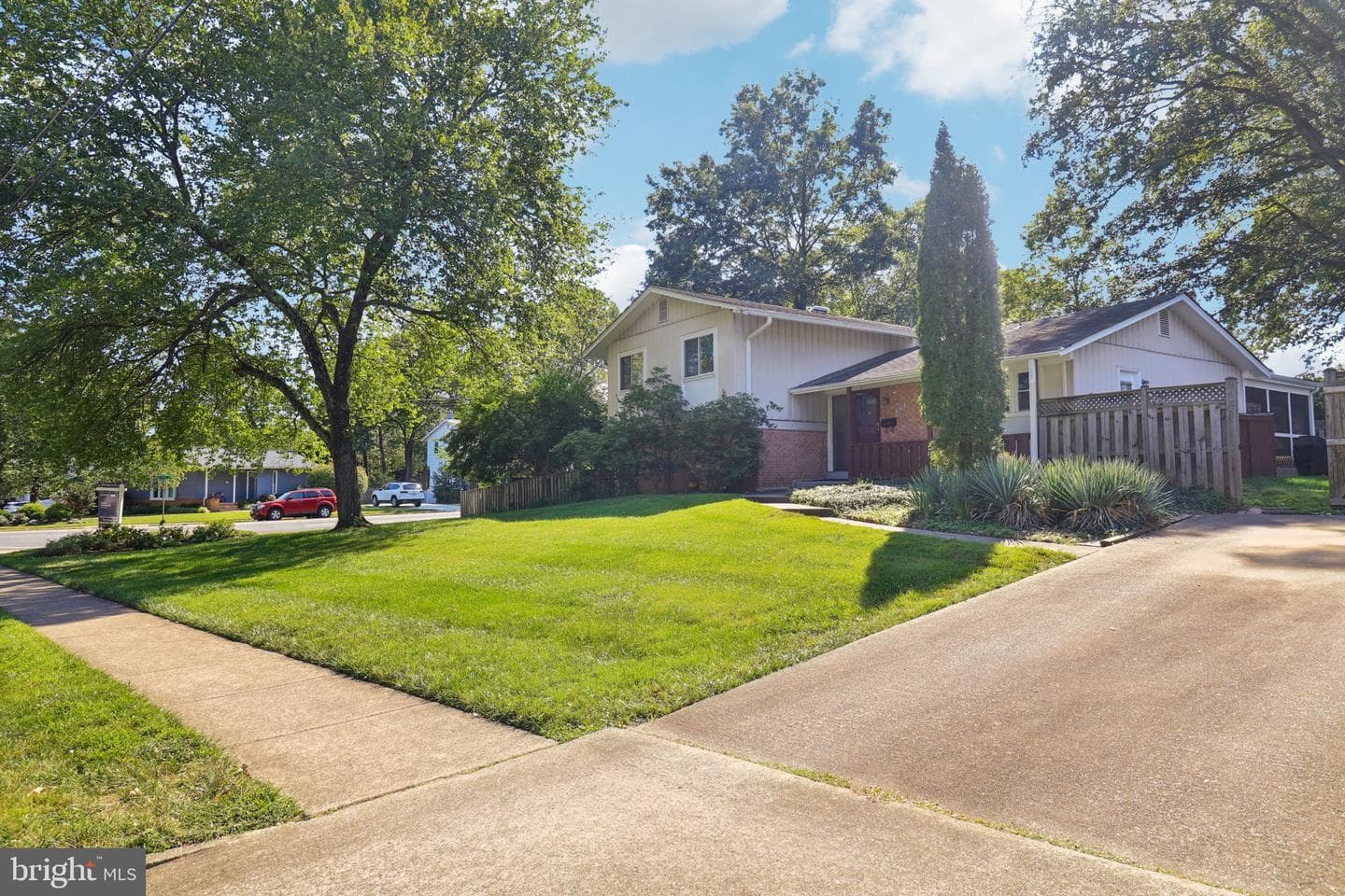 2638 Bowling Green Drive photo 2