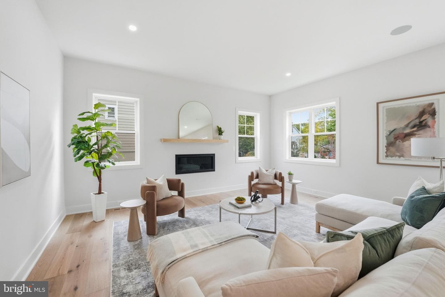 1945 Leonard Road photo 31
