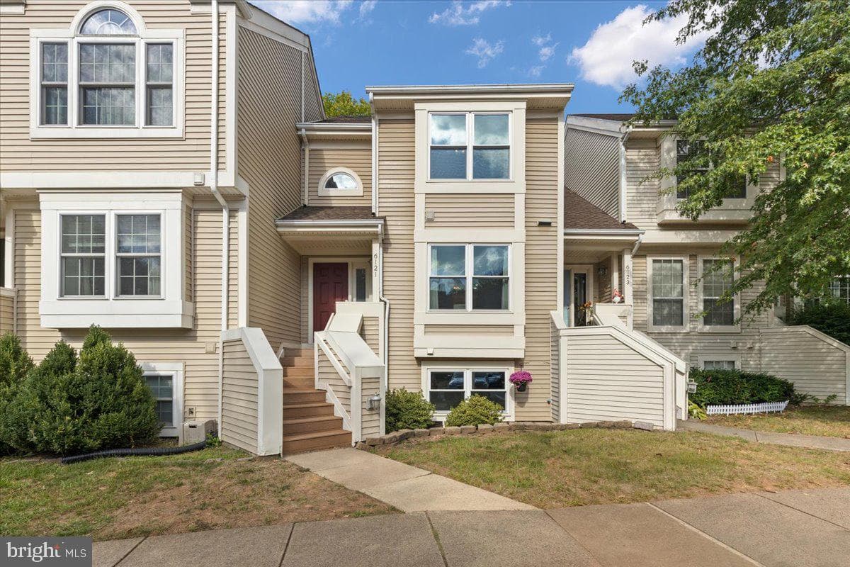 6121 Stonepath Circle photo 2