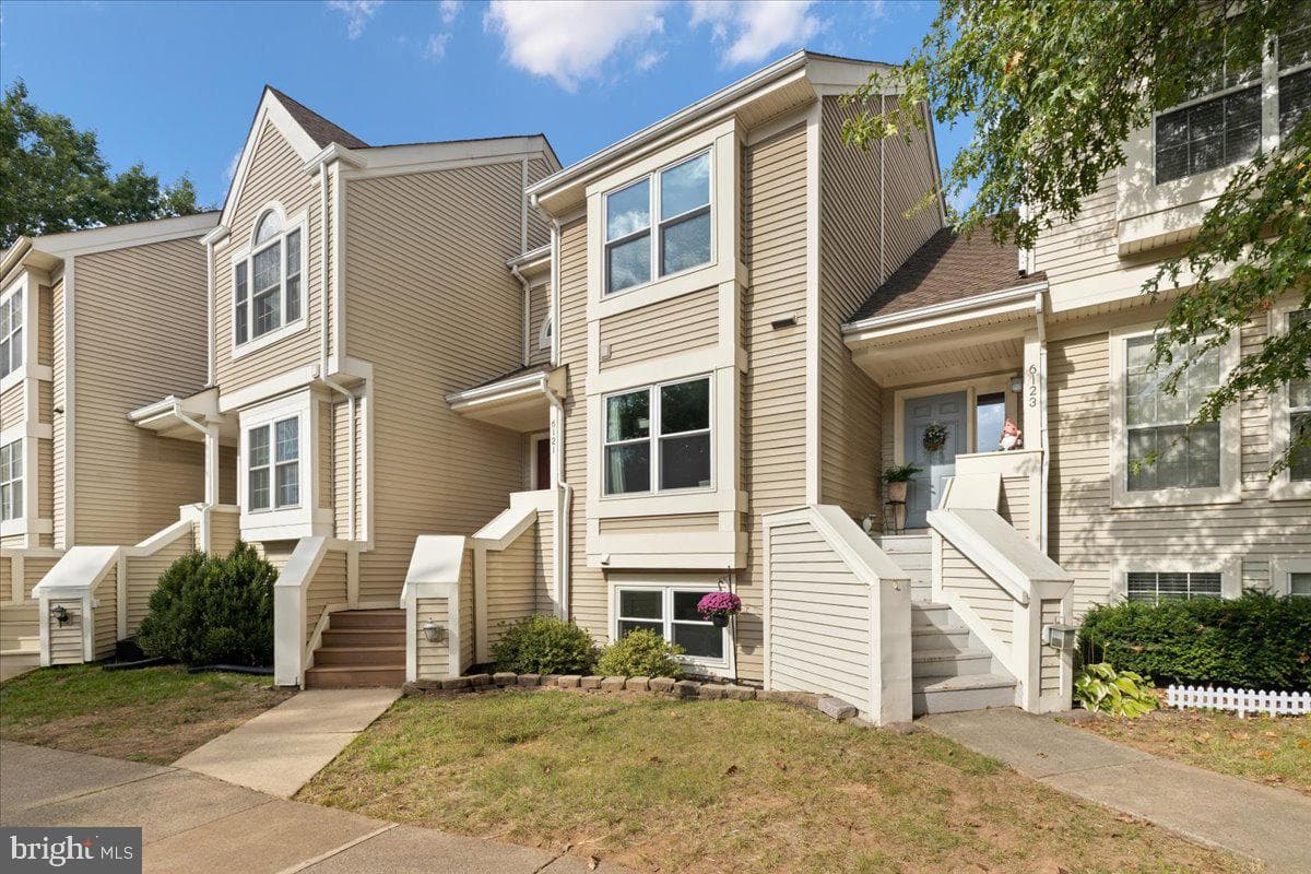 6121 Stonepath Circle photo 3
