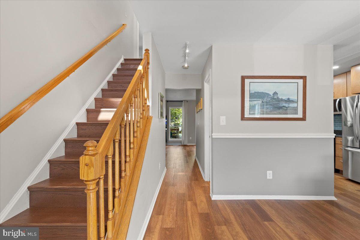 6121 Stonepath Circle photo 4