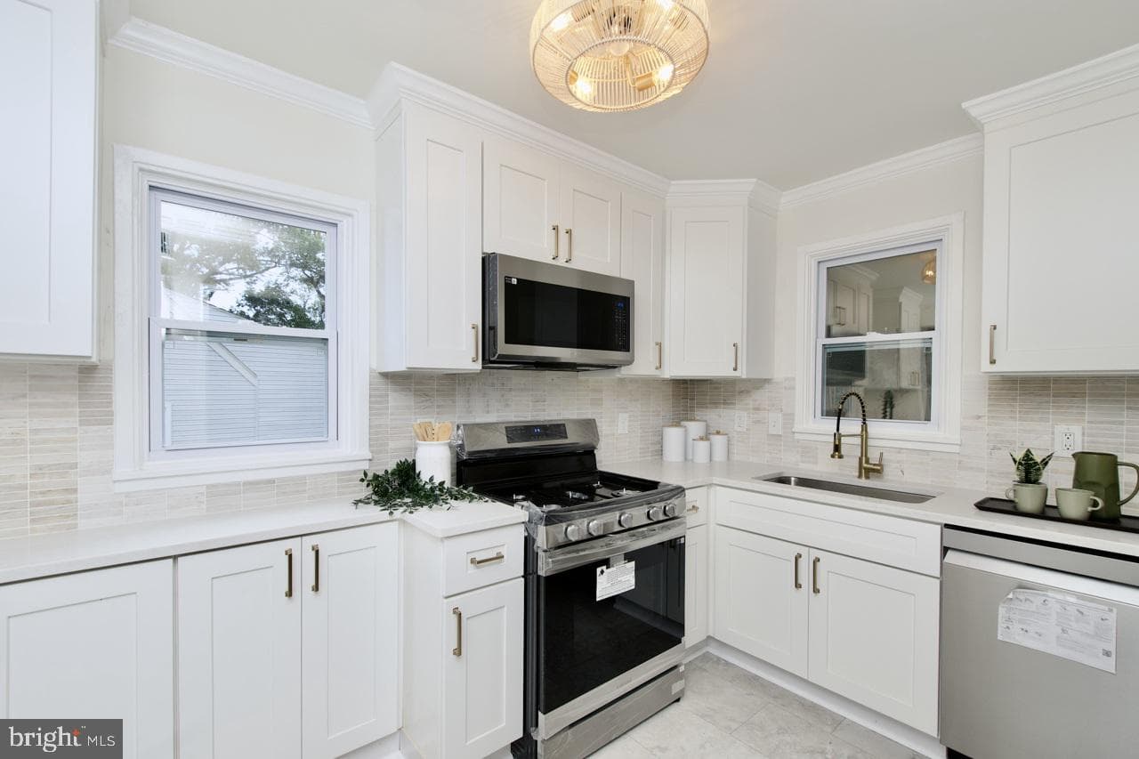 2415 Fairhaven Avenue photo 11