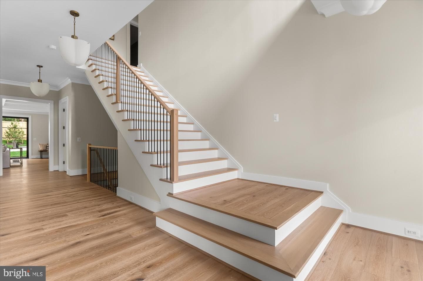 1104 Sharon Court photo 4