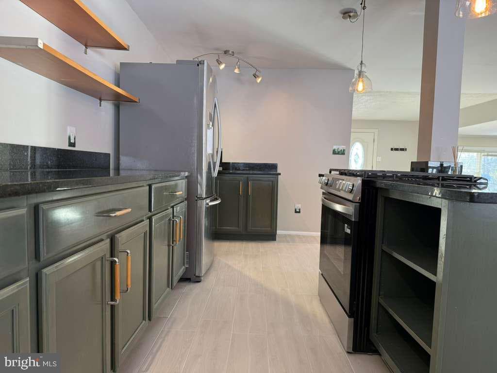 2112 Pimmit Drive photo 11