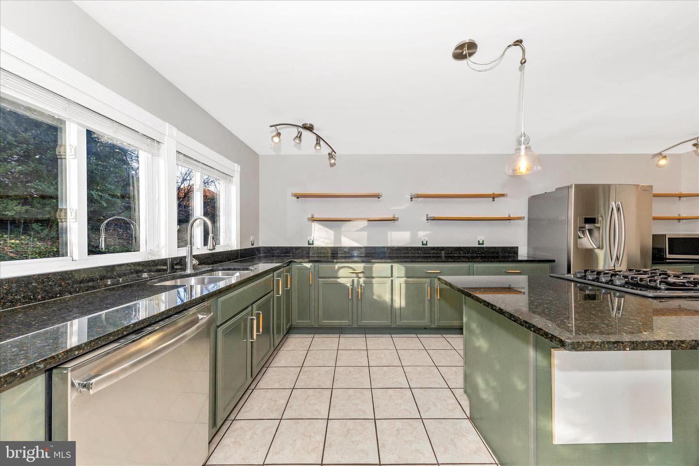 2112 Pimmit Drive photo 8