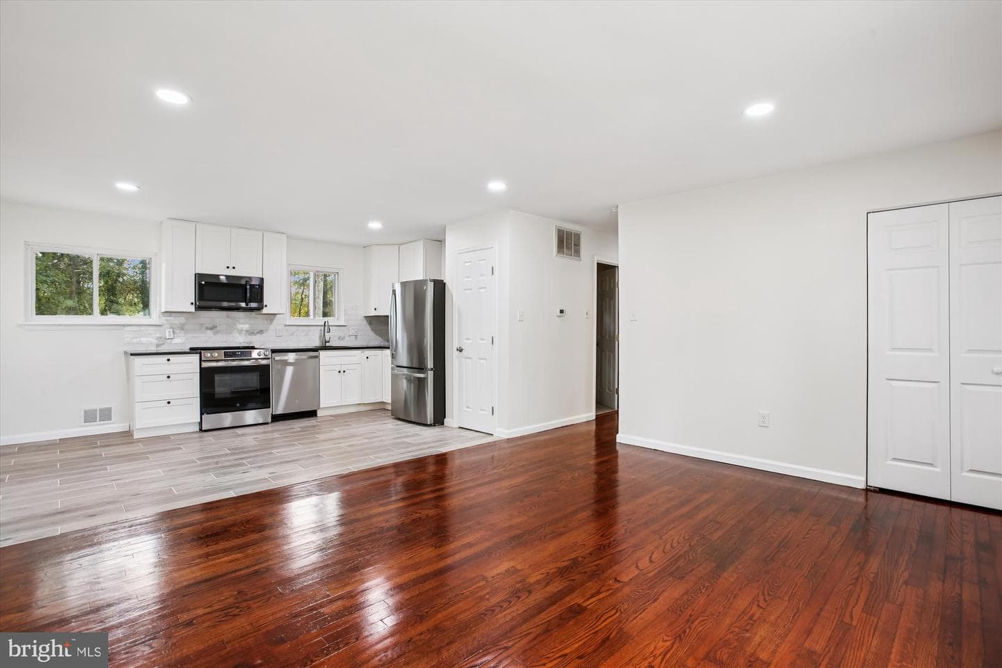 4403 Wyres Street photo 3
