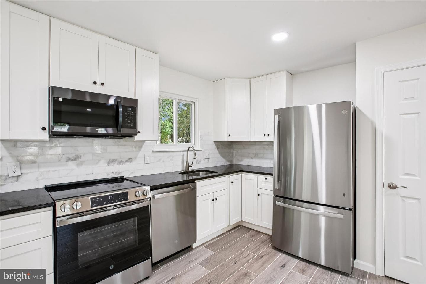 4403 Wyres Street photo 4