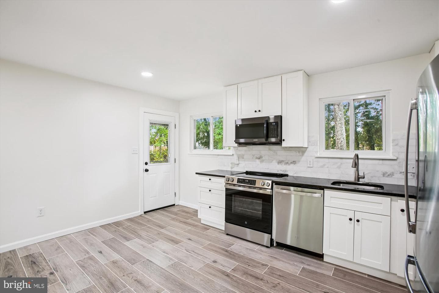 4403 Wyres Street photo 5