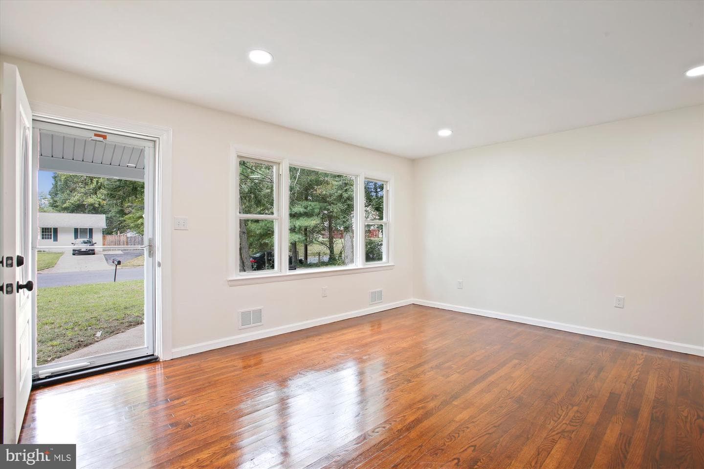 4403 Wyres Street photo 9