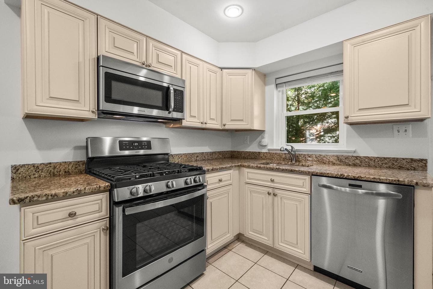 1015 Kennedy Street photo 10