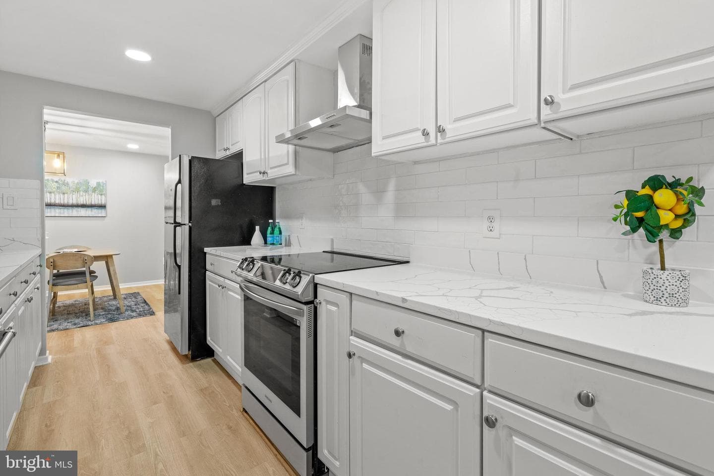 6122 Mantle Road photo 2