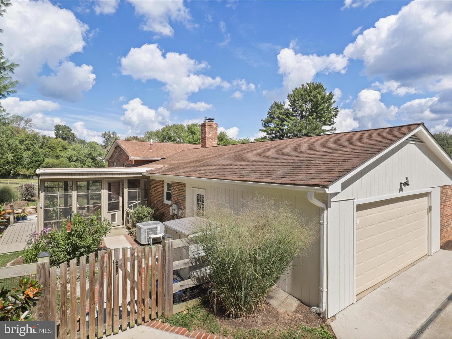 2736 Calkins Road photo 4