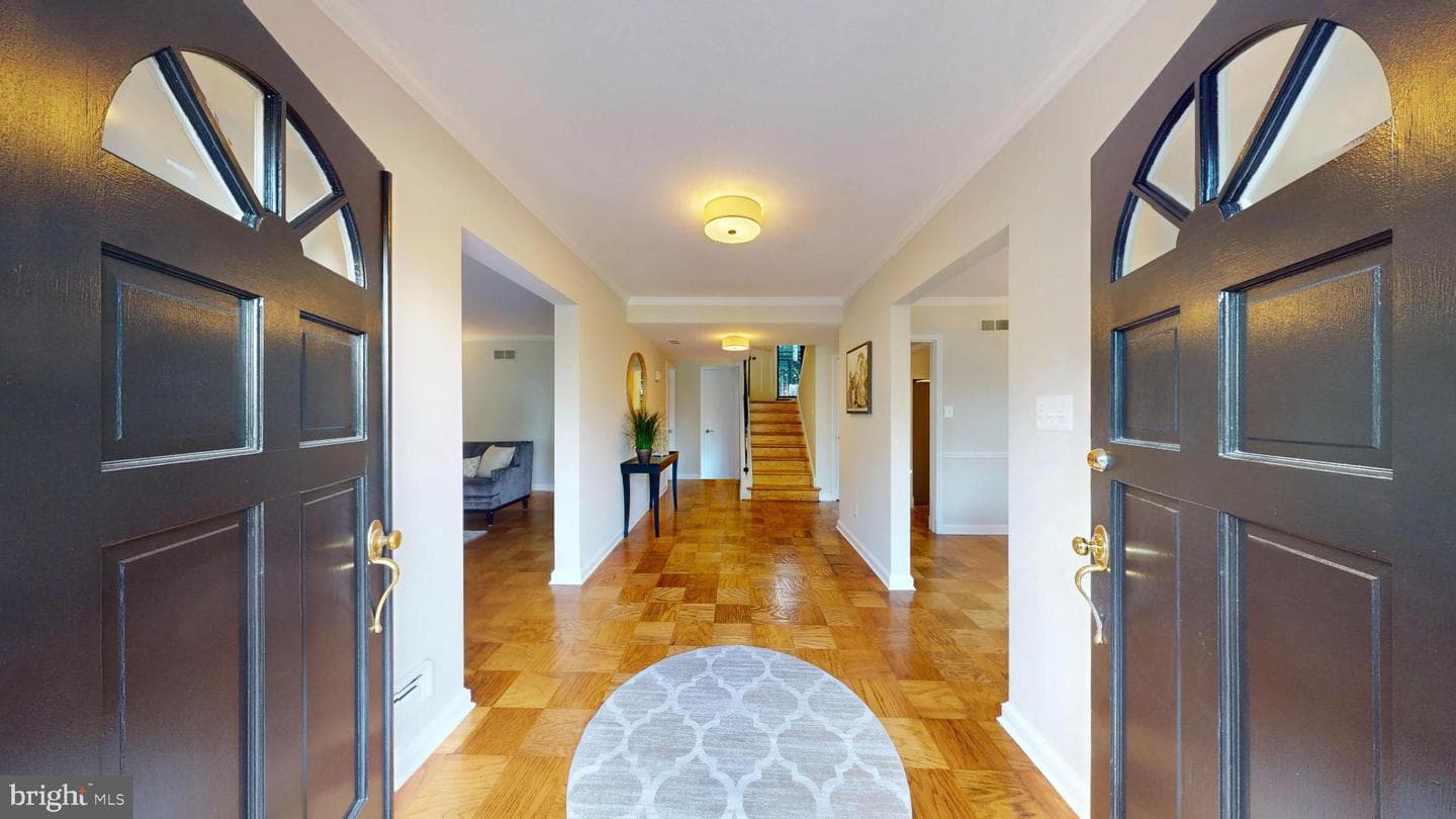 7204 Regent Drive photo 3