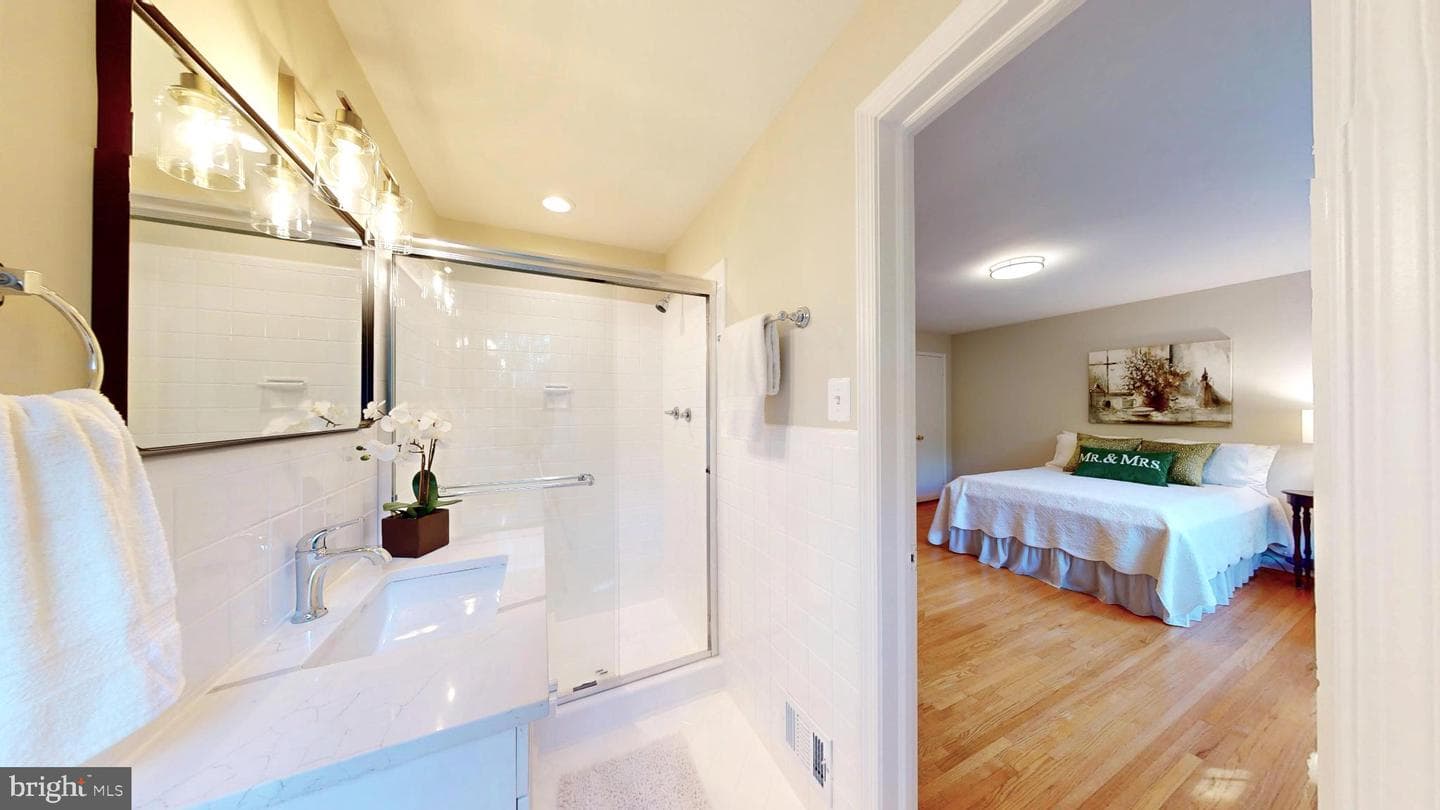 7204 Regent Drive photo 32
