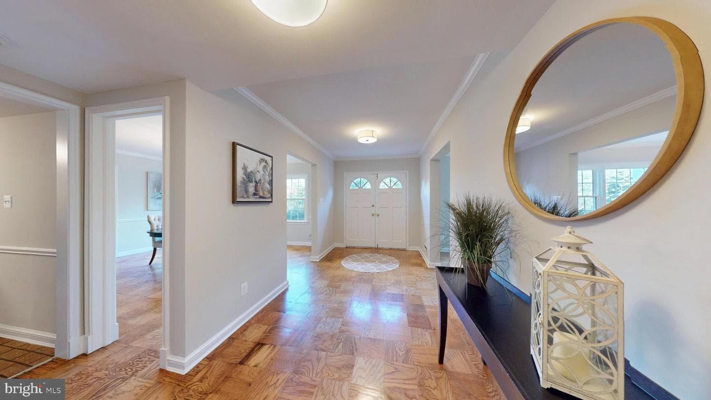 7204 Regent Drive photo 4