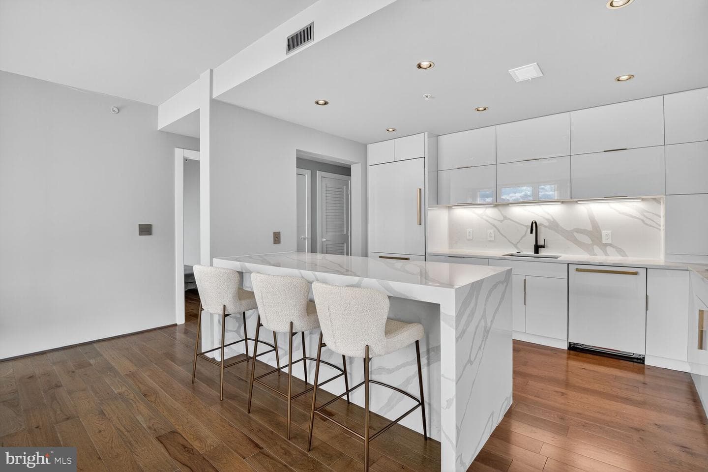 8220 Crestwood Heights Drive #712, Mclean