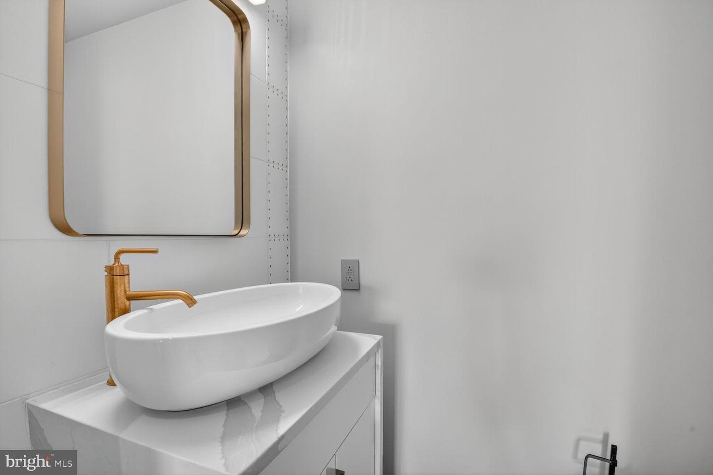 8220 Crestwood Heights Drive #712 photo 17