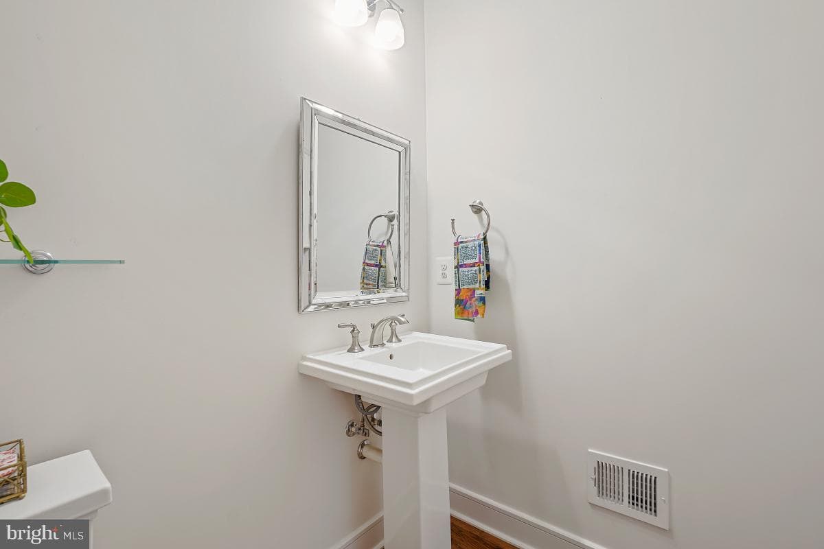 7762 Belvale Drive photo 22