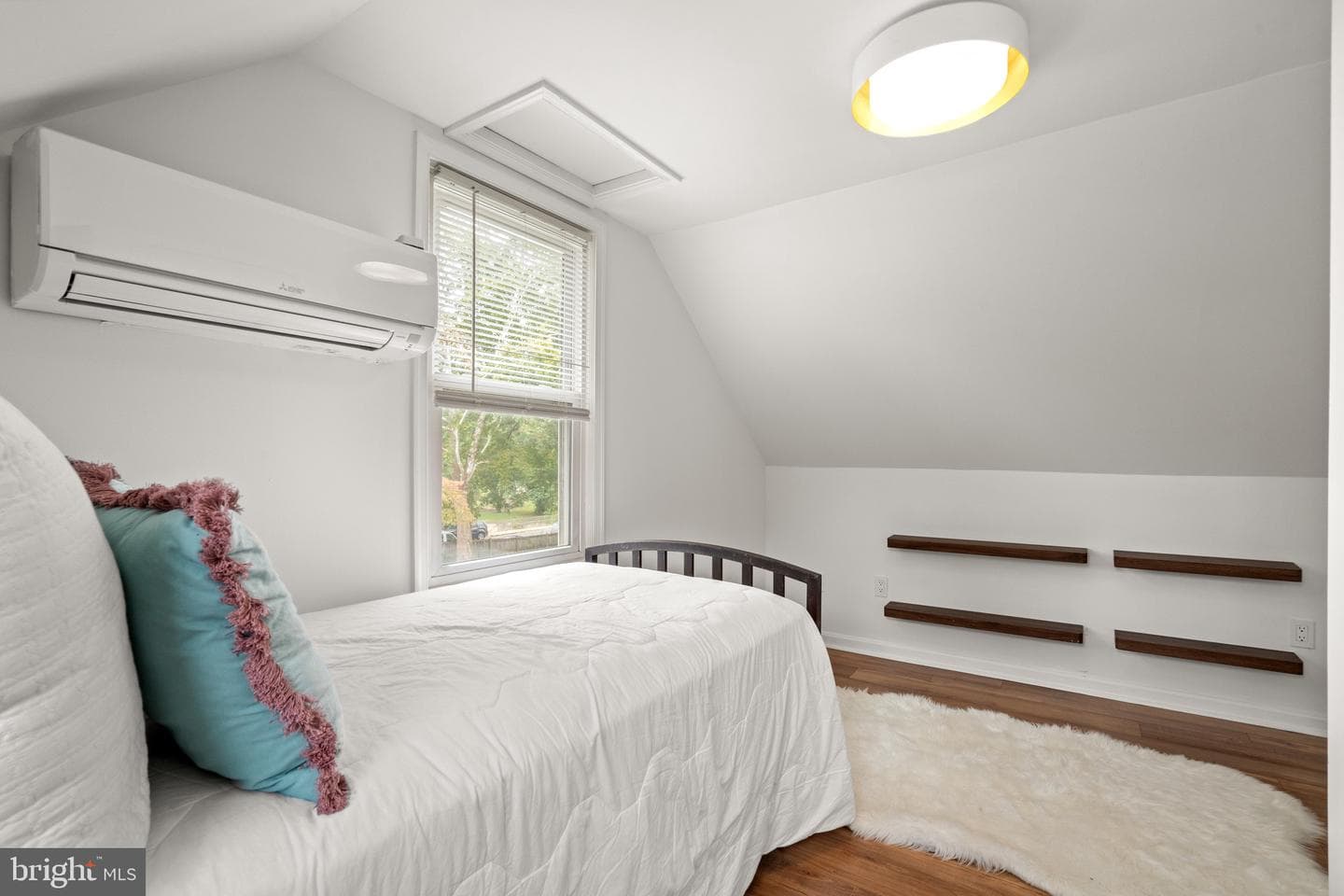 5005 Rosemont Avenue photo 23